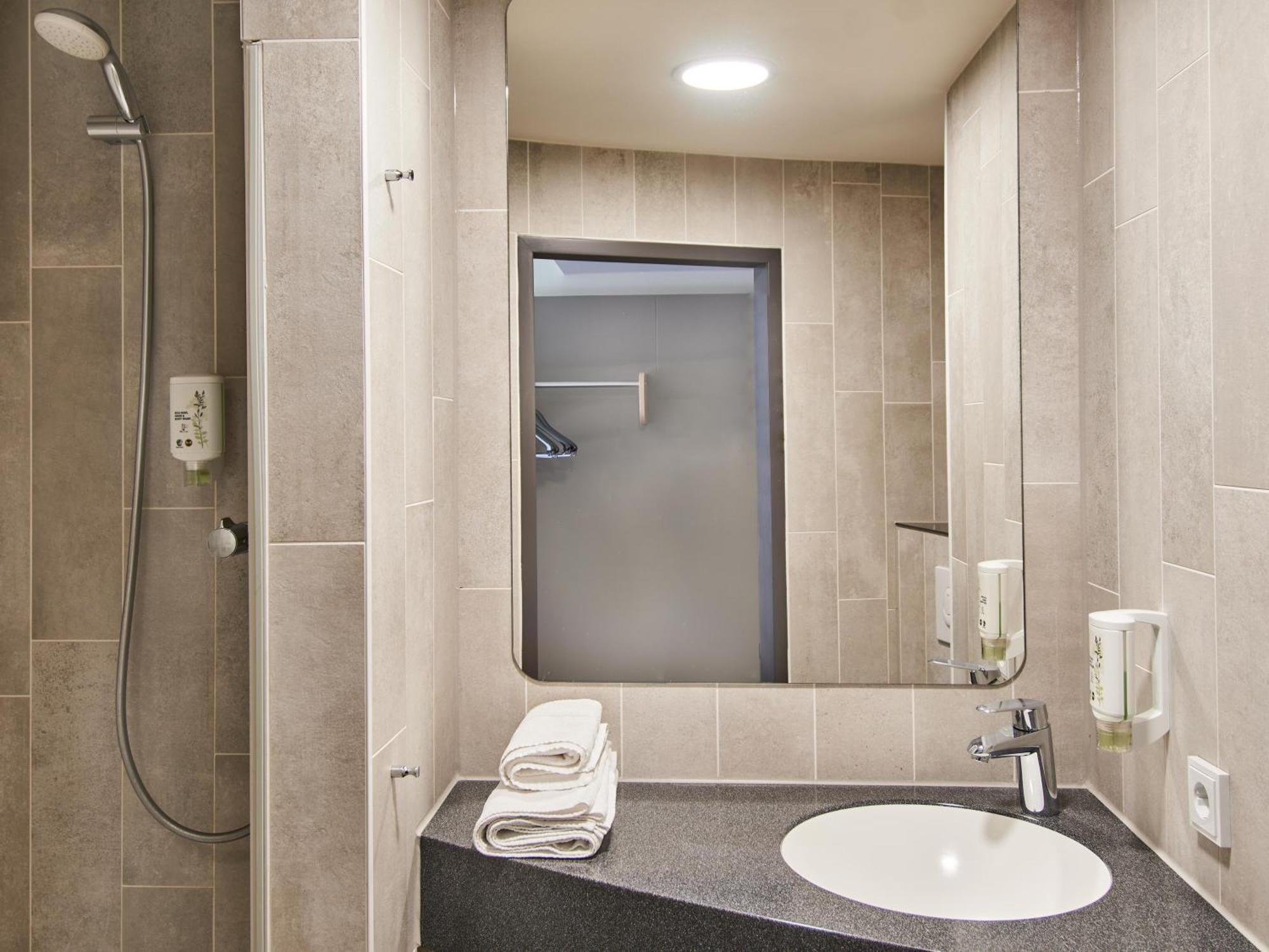 B&B Hotel Frankfurt-West Eschborn Exterior photo